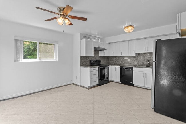 Building Photo - 4610 Densmore Ave