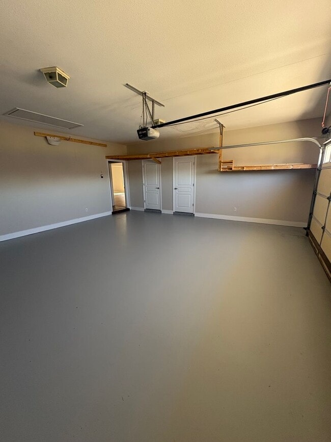 Building Photo - Cotton Creek!!!