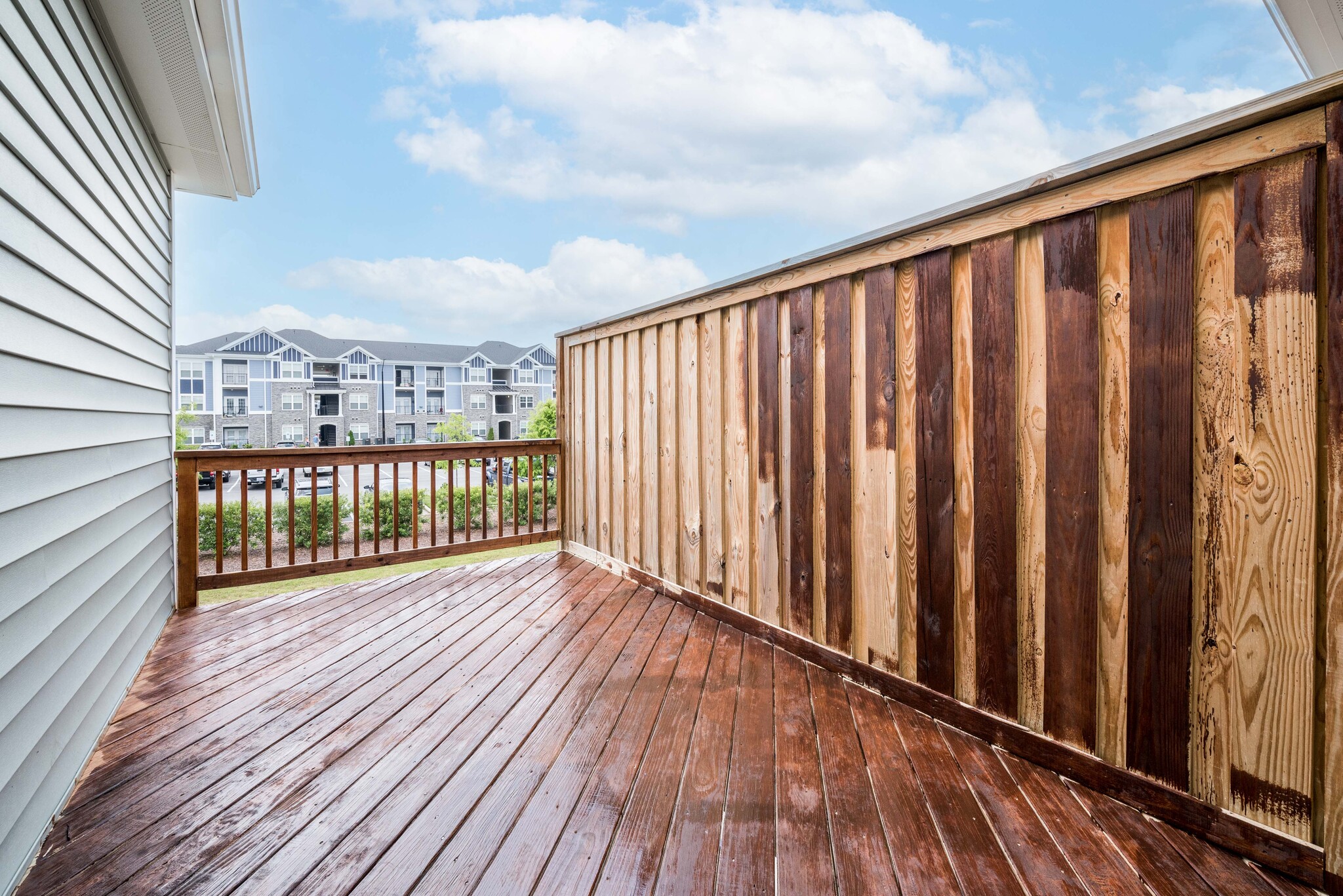 Deck for entertaining - 940 Robbie Jackson Ln