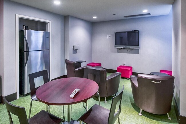 Building Photo - 300-314 N Broadway