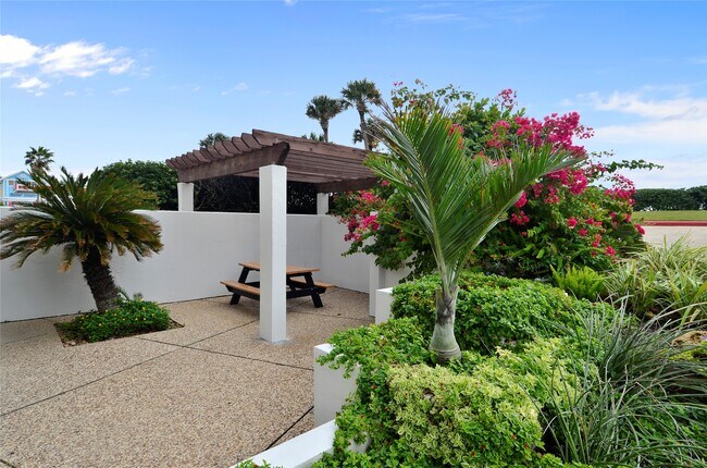 Building Photo - 6102 Seawall Blvd
