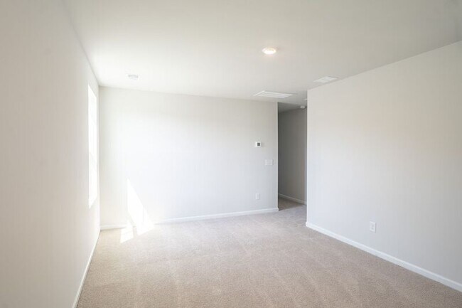 Building Photo - 142 Geranium Wy