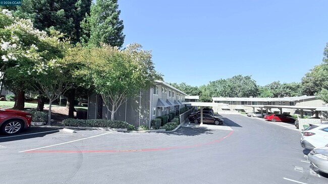 Building Photo - 394 Ilo Ln