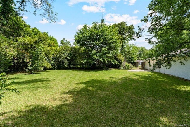 Building Photo - 1301 Beaumont Dr