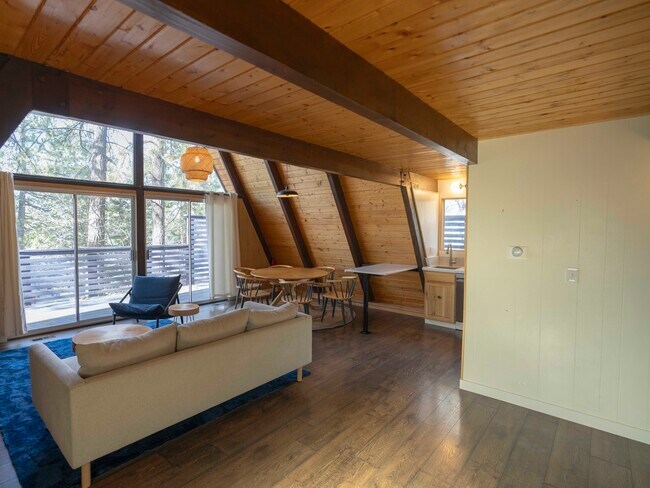 Building Photo - 32355 Nordic Dr