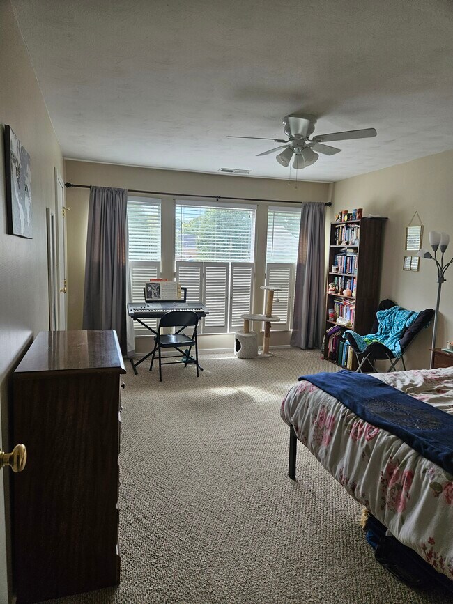 Building Photo - 105 E Ticonderoga Dr