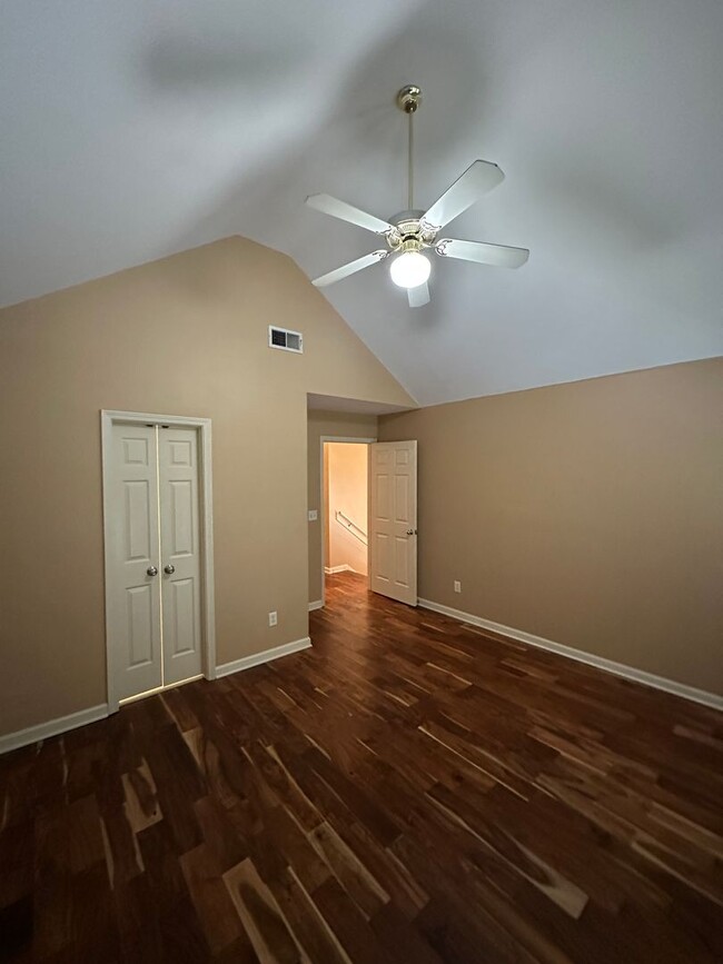 Building Photo - Beautiful 3br/2.5ba home in Harbor Town! Balcony off Primary Bedroom! Pets are owners approval, f...
