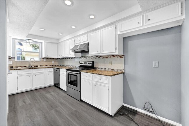 Building Photo - 10718 Boardwalk St