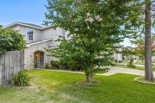 Building Photo - Spacious 3 Bedroom, 2.5 Bath Home Ready fo...
