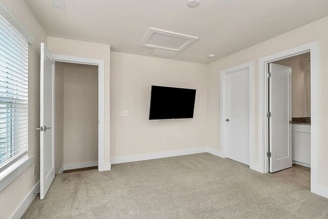 Building Photo - Stunning 3BD/3.5BA End Unit w/ City Views ...