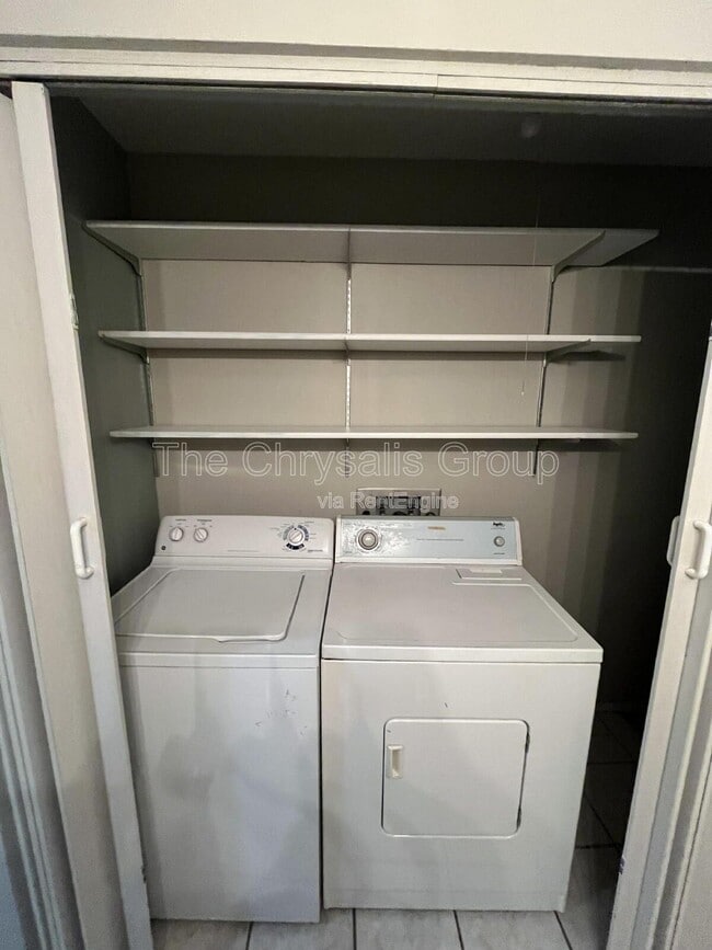 Building Photo - 424 Heritage Ln