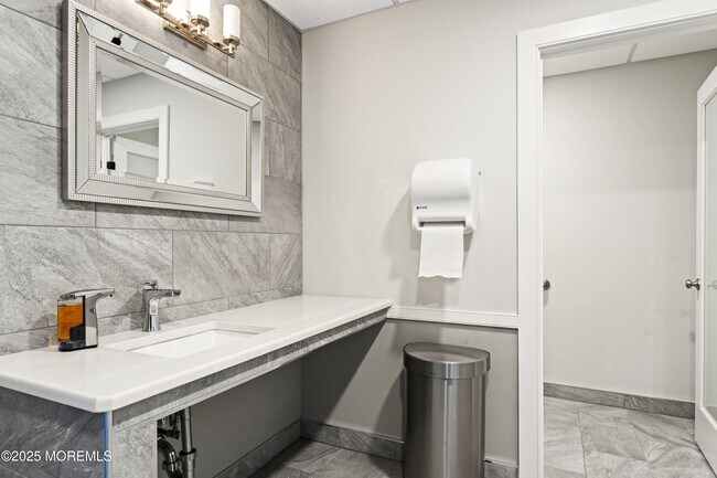 Building Photo - 1 Scenic Dr