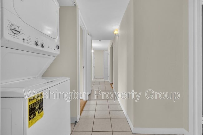 Building Photo - 2200 Castle Rock Square