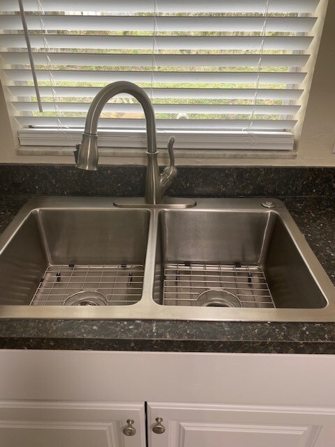 Building Photo - 2314 Fern Palm Dr