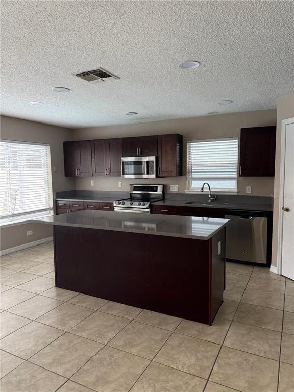 Building Photo - 14235 Sun Bay Dr