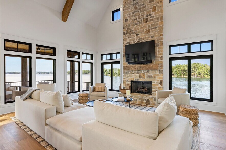 Building Photo - 388 Gatewood Dr