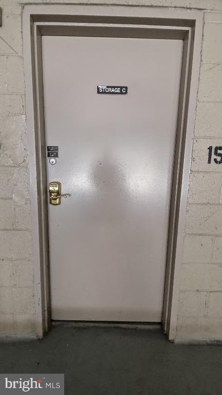 Building Photo - 4960 Sentinel Dr