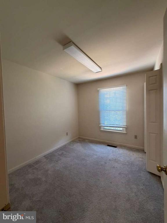 Building Photo - 5976 Norham Dr