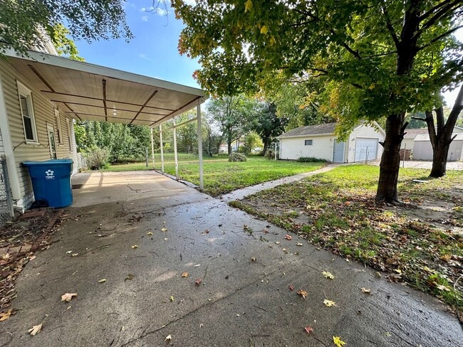 Building Photo - 3 bed, 1.5 bath home for rent in Waterloo