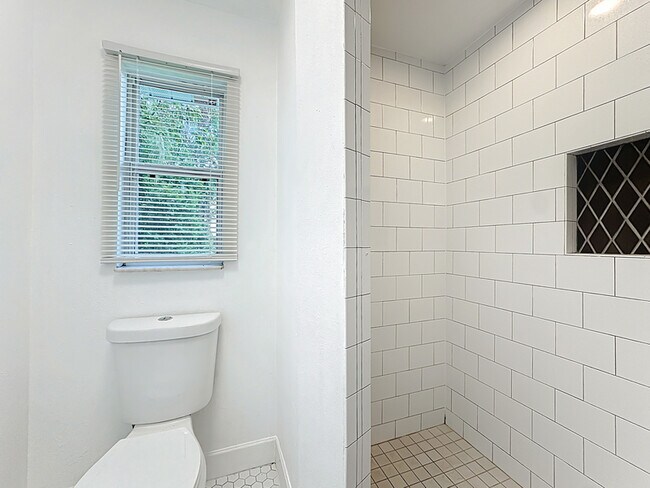 Building Photo - 3149 Nicholson Dr
