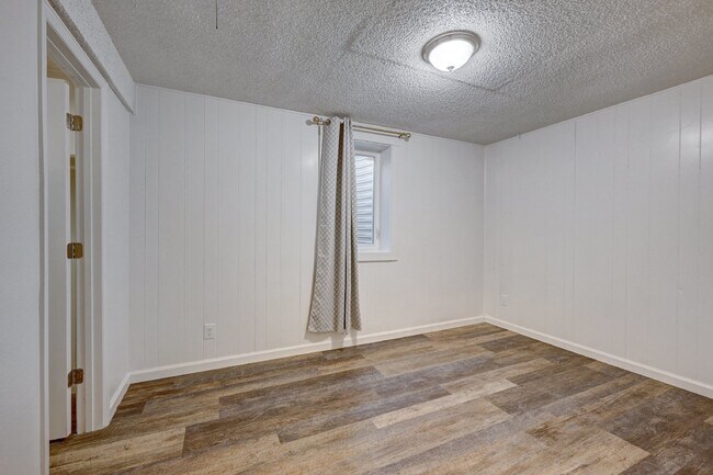 Building Photo - $2,900.00, 5 bed, 3 bath in Denver with Fi...