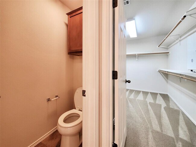 Building Photo - 15109 Fernhill Dr