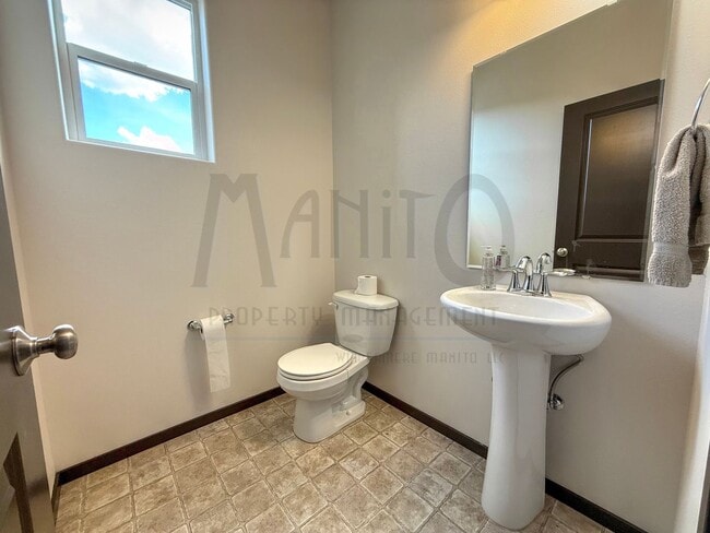 Building Photo - Kendall Yards Townhouse