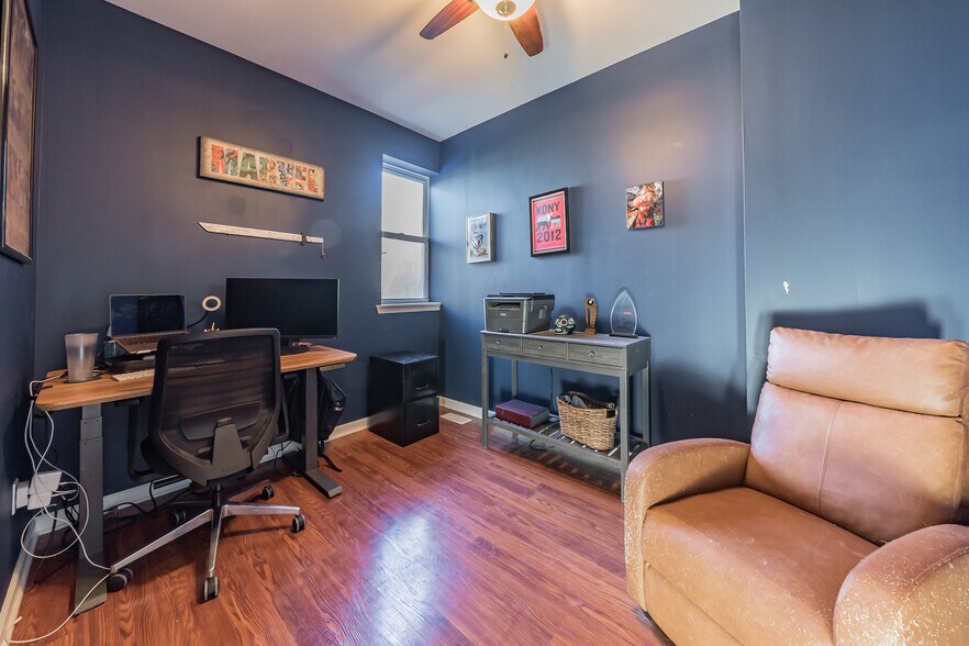Building Photo - 1327 S 9th St
