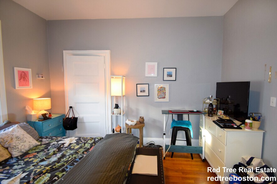 Building Photo - 85 Surrey St