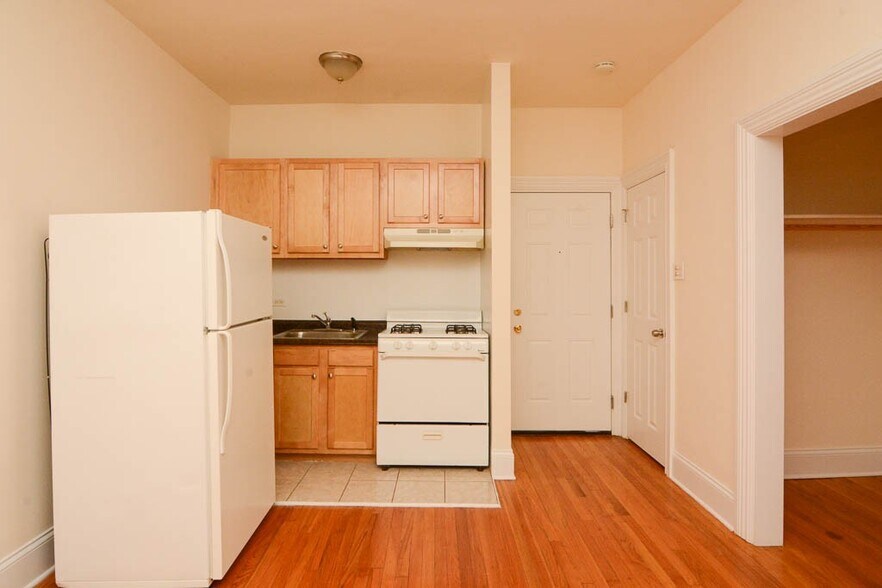 Building Photo - 2737 N Spaulding Ave