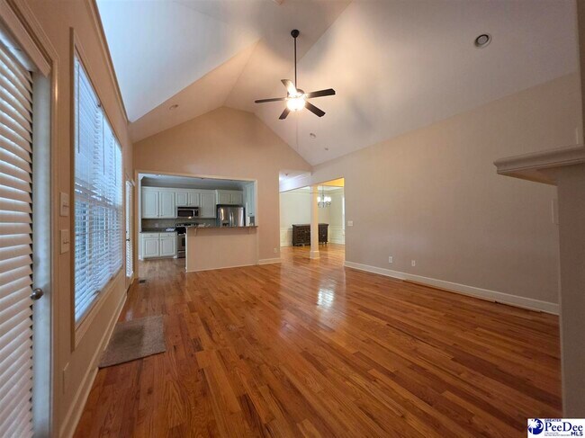 Building Photo - 995 Maggie Way