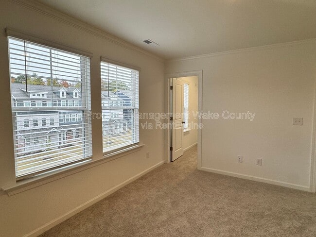 Building Photo - 416 Rowe Wy