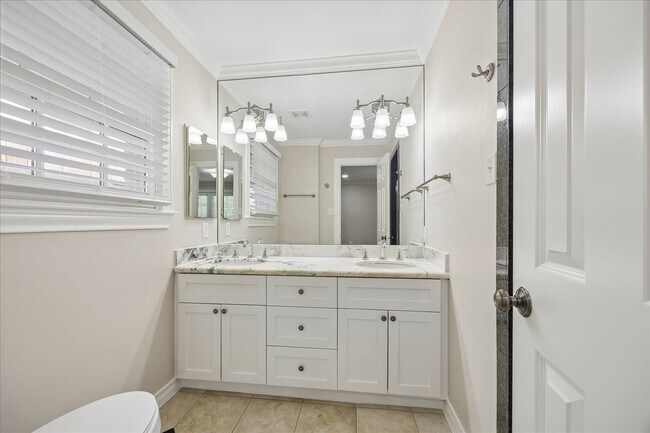 Building Photo - 3806 Murworth Dr