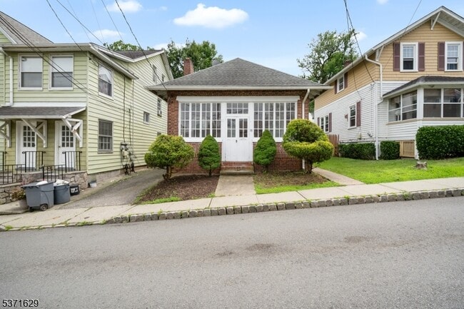 Primary Photo - 13 Logan Pl