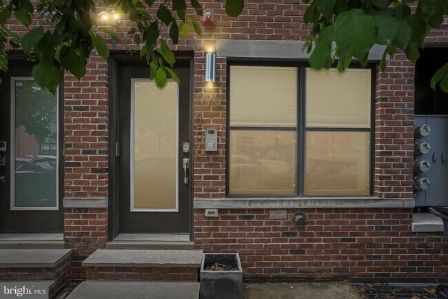 Building Photo - 970 N Marshall St