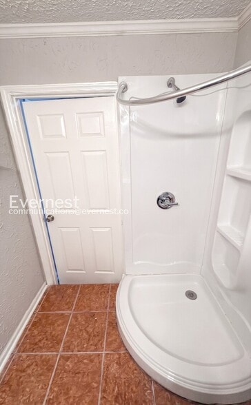 Building Photo - 596 Crestmont Ct