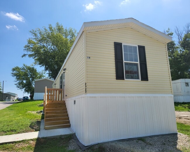 Building Photo - 2323 Birch St