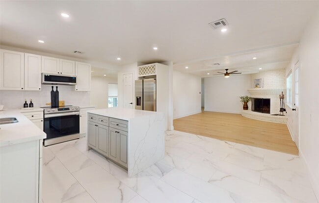 Building Photo - 5731 S Braeswood Blvd