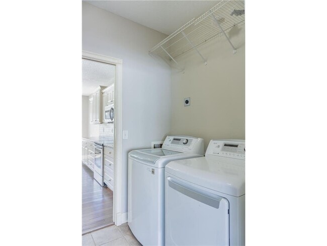 Building Photo - 1464 Ravoux Ln