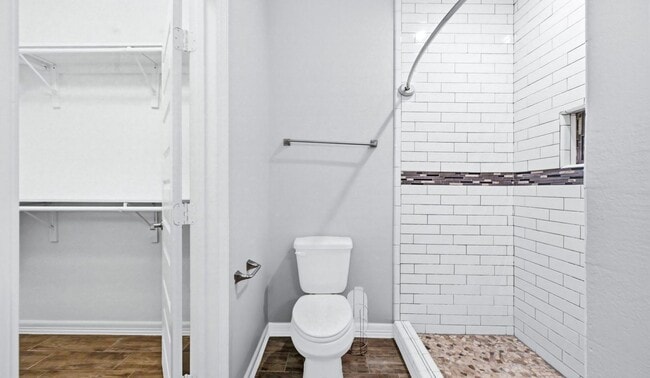 Building Photo - New Rental! Updated 3-bedroom/2 bath town home