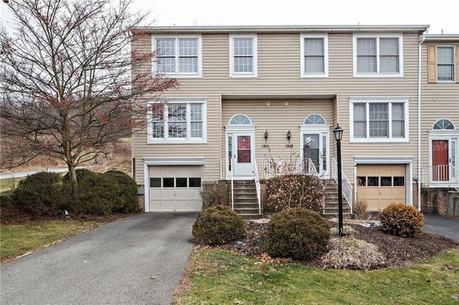 Building Photo - 1211 Meadowbrook Dr
