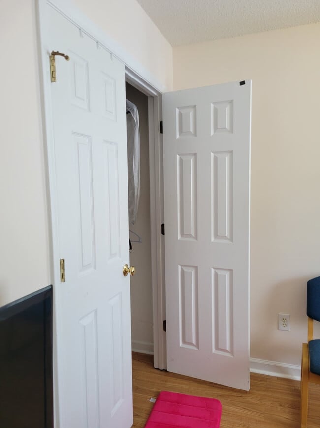 Building Photo - 305 Humble Rd