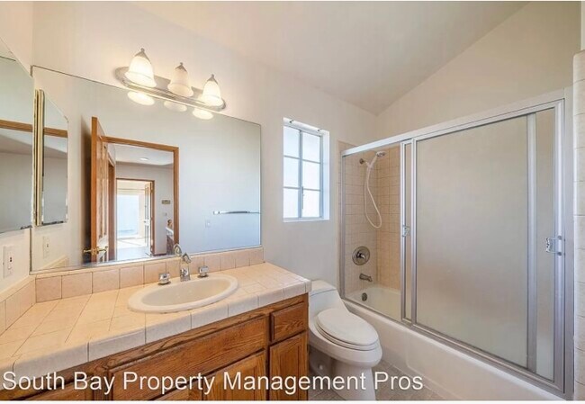 Private Bathroom - 2213 Dufour Ave
