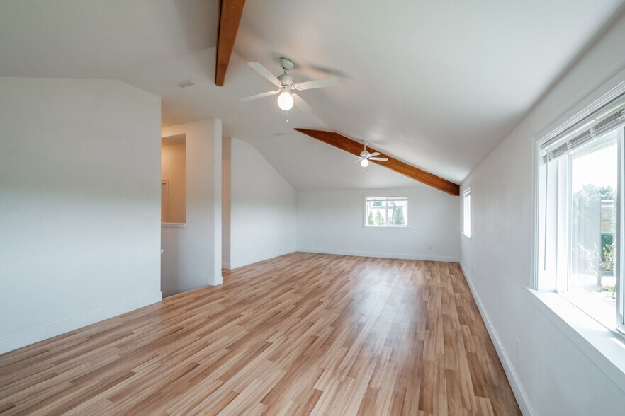 upstairs family/game room - 14607 Dominic Rd NE