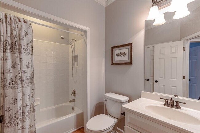Building Photo - 651 Briarleigh Way