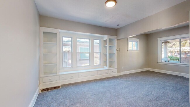Building Photo - 3915 Hyde Ave