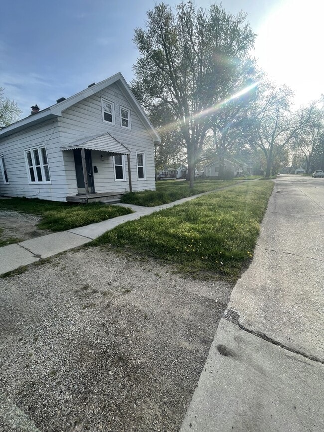 Building Photo - 1307 Mansfield St