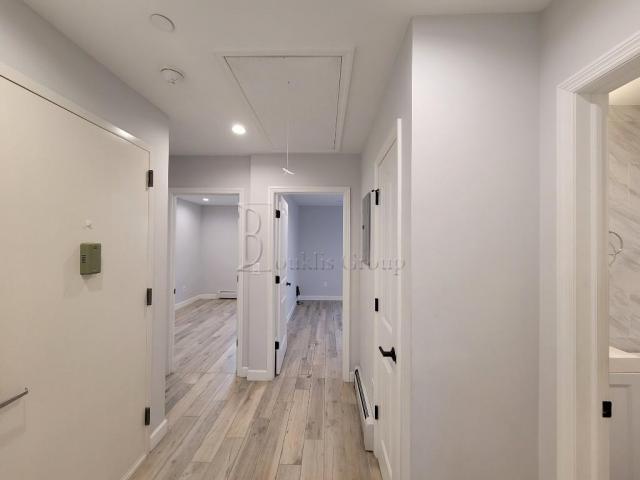 Building Photo - 3 bedroom in ASTORIA NY 11103