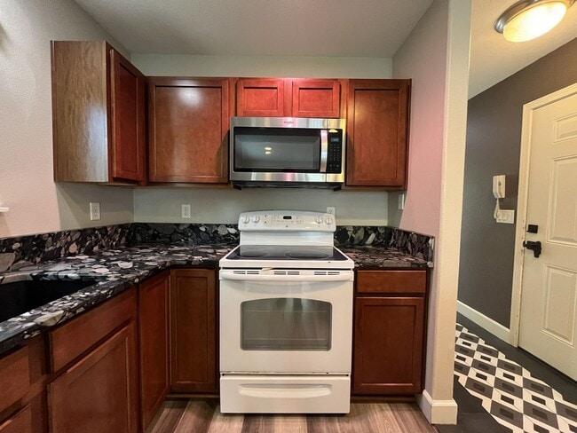 Building Photo - Incredible SE Hazelwood 2 Bedroom + 1 Bathroom Condo w/ included Garage and Washer & Dryer!!