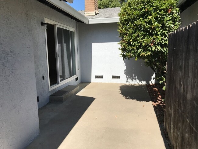 Building Photo - Charming Greenhaven Home